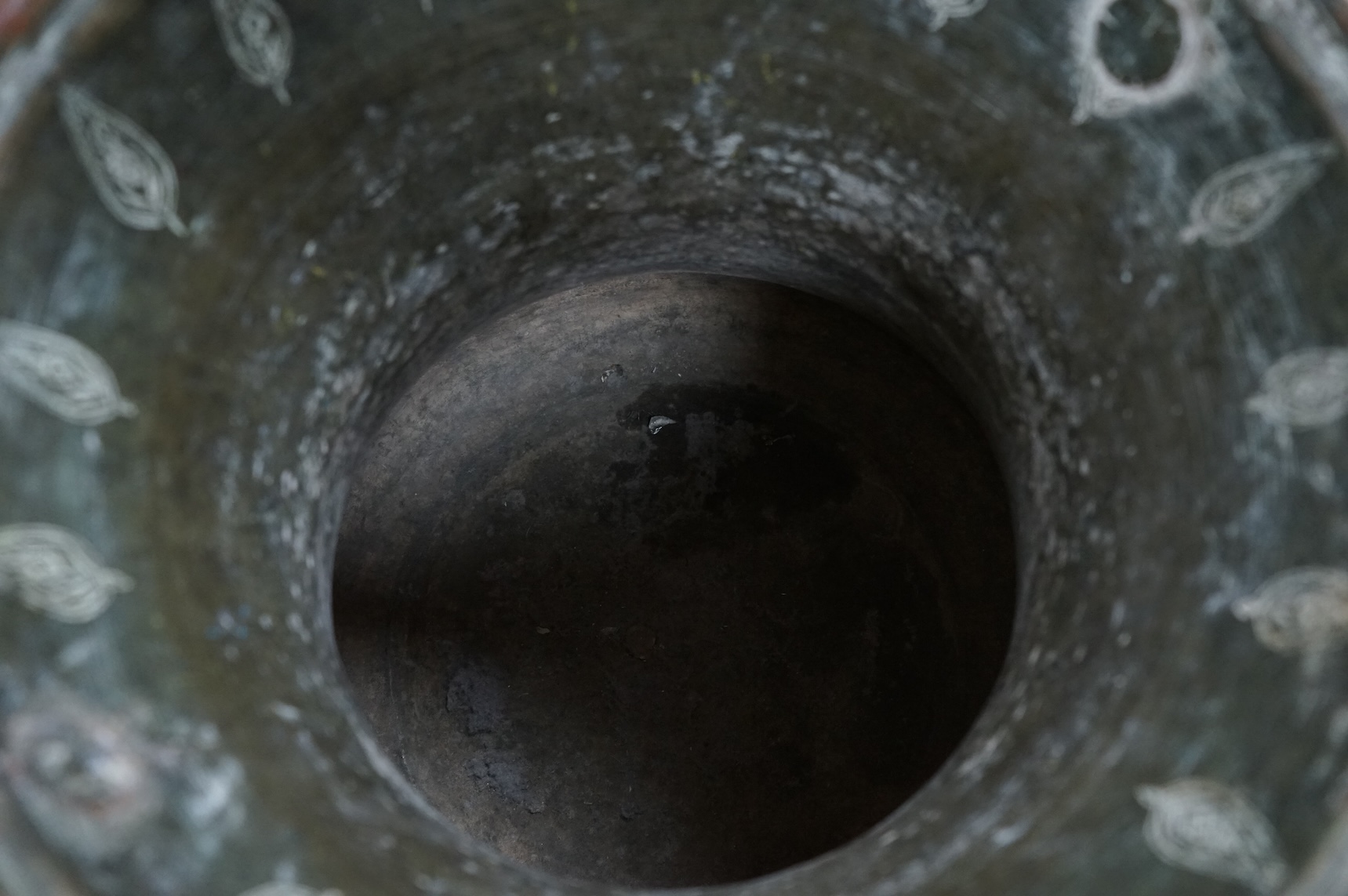A large Indian copper water pot, 38cm high